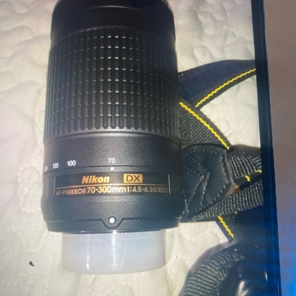 Nikon camera and lense - Picture 5 of 8